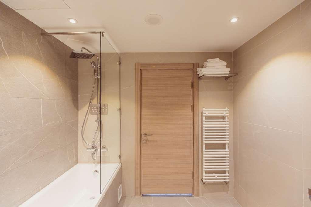 Ramada By Wyndham Targu Jiu Hotel Room photo